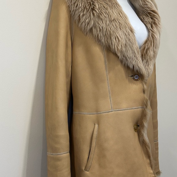 STEPHANE SARTE 100% Genuine Shearling, tan coat. US size S - Picture 2 of 16